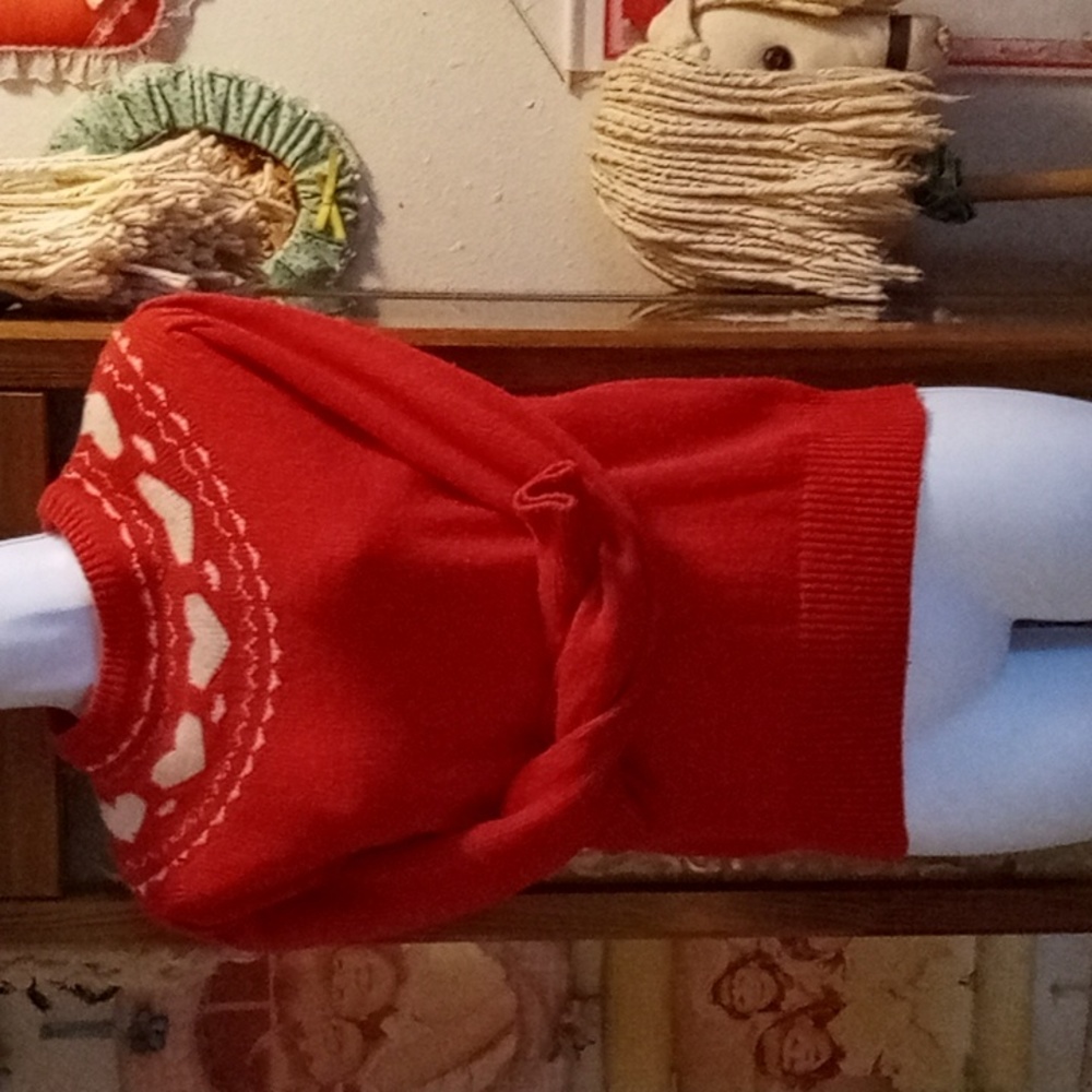 Vintage 80's, Red with Cream Colored Hearts, 5% Angora, SOFT,Crew Neck Sweater❤️